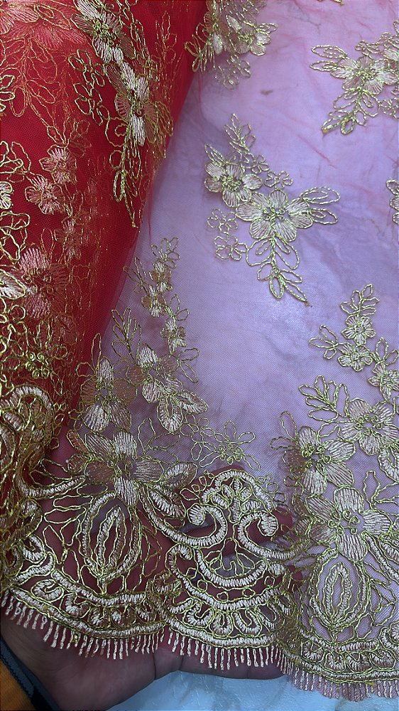Tule Dourado com Vermelho Luxo