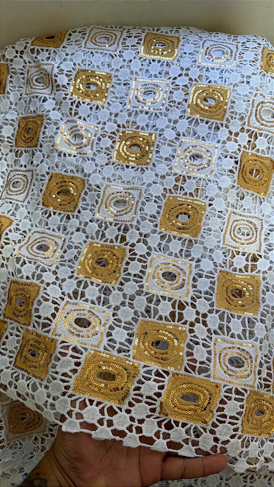 Africano Branco com Dourado Bordado*