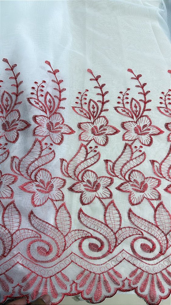 Voil Branco com Vermelho Bordado