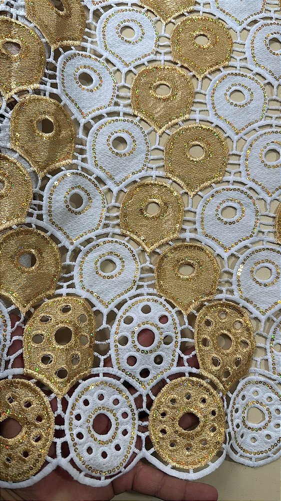 Africano Branco com Dourado Bordado