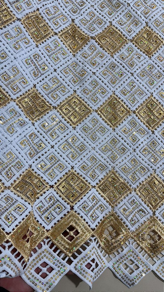 Africano Branco com Dourado