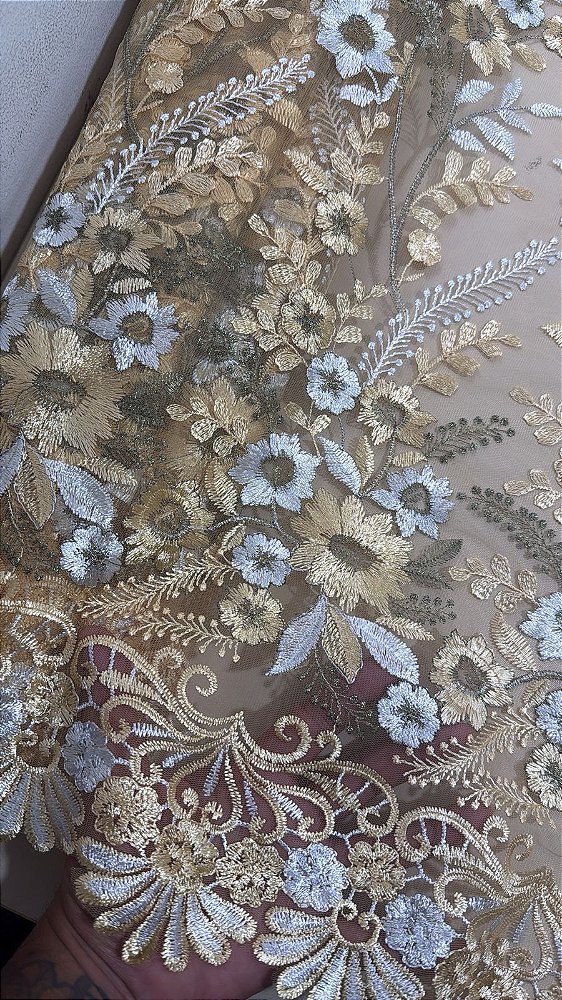 Tule Dourado Bordado