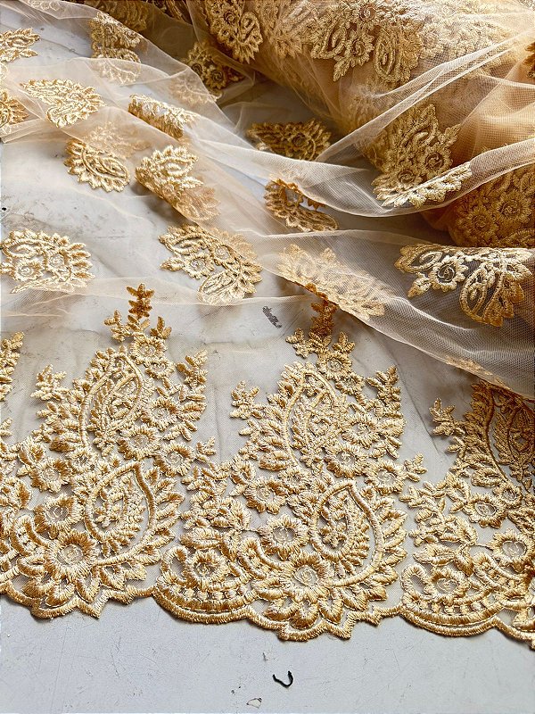 Tule Dourado Bordado