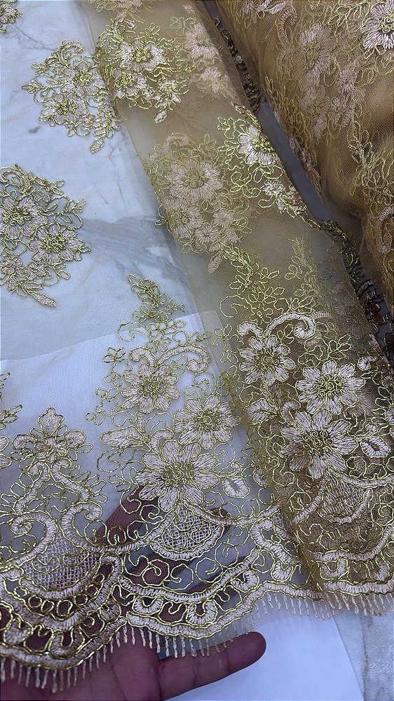 Tule Dourado Bordado