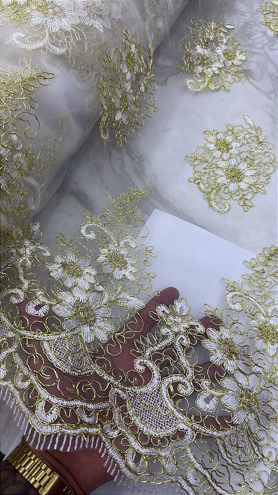 Tule Dourado Bordado