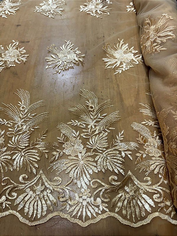 Tule Dourado Bordado