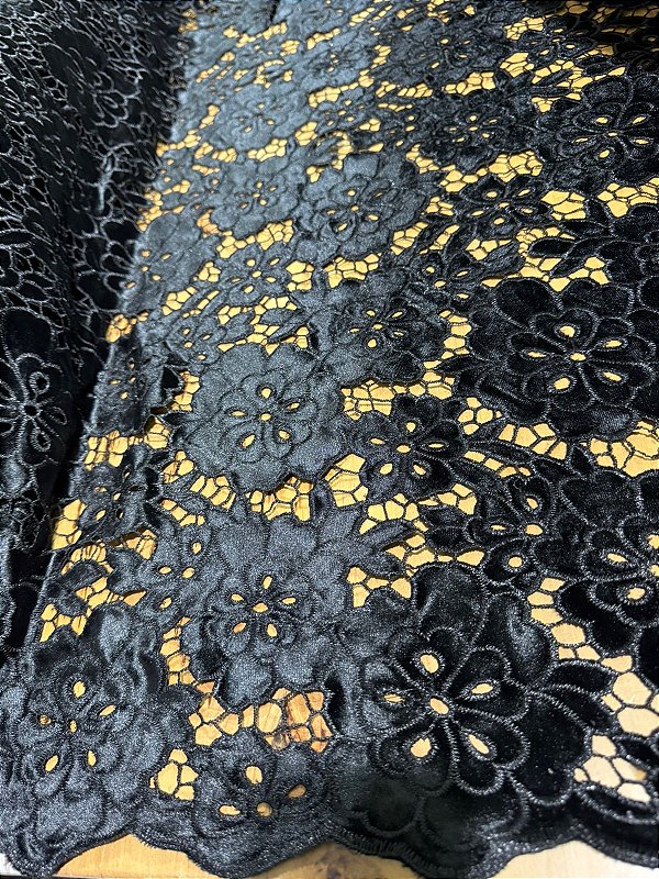 Rechilieu Preto Aveludado