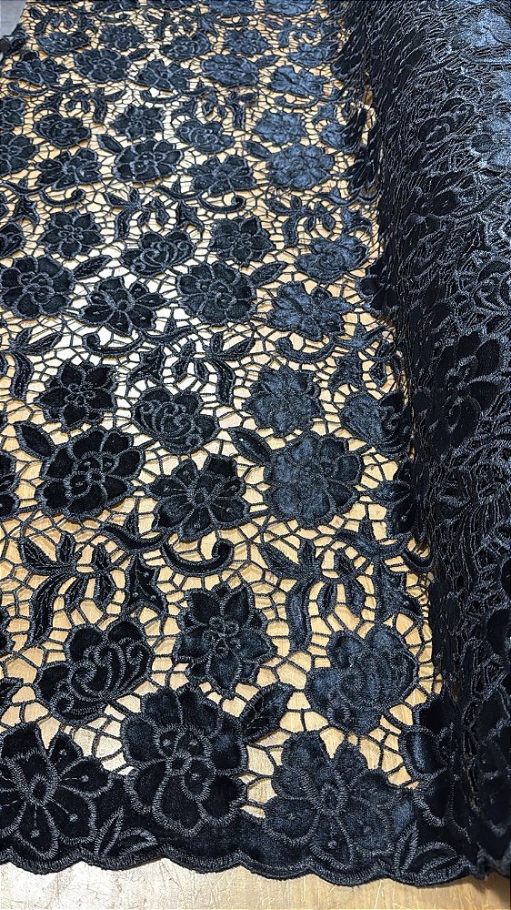 Rechilieu Preto Aveludado