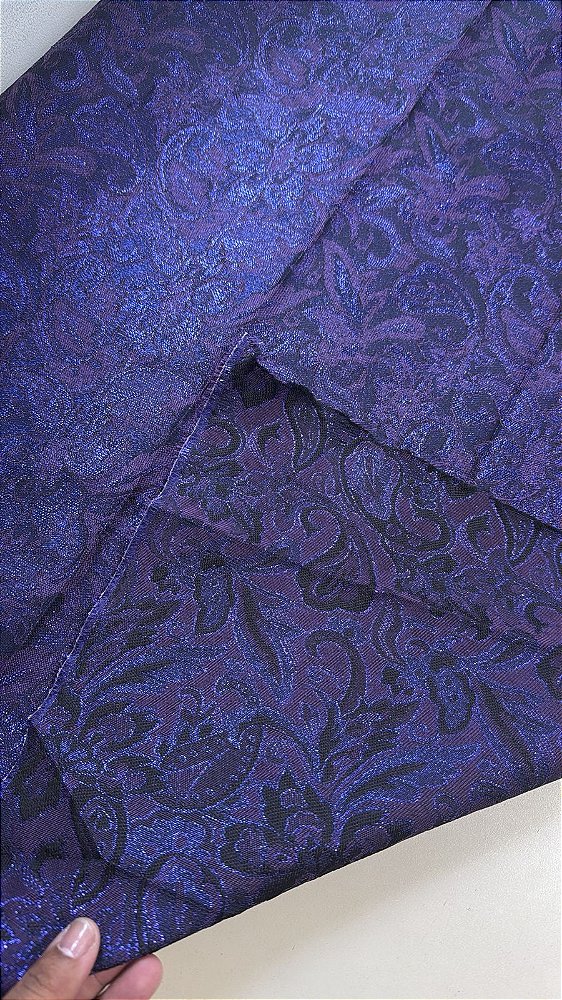 Jacquard Roxo com Preto