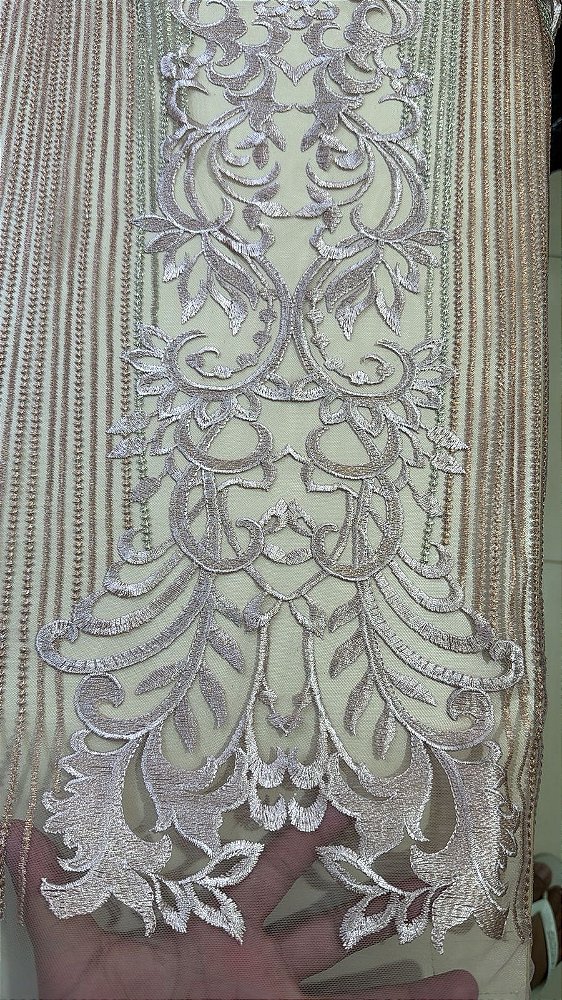 Tule Rose com Dourado Bordado