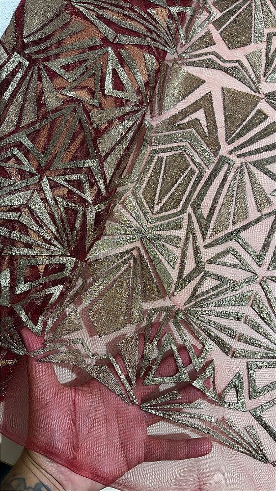 Tule Bordo com Dourado