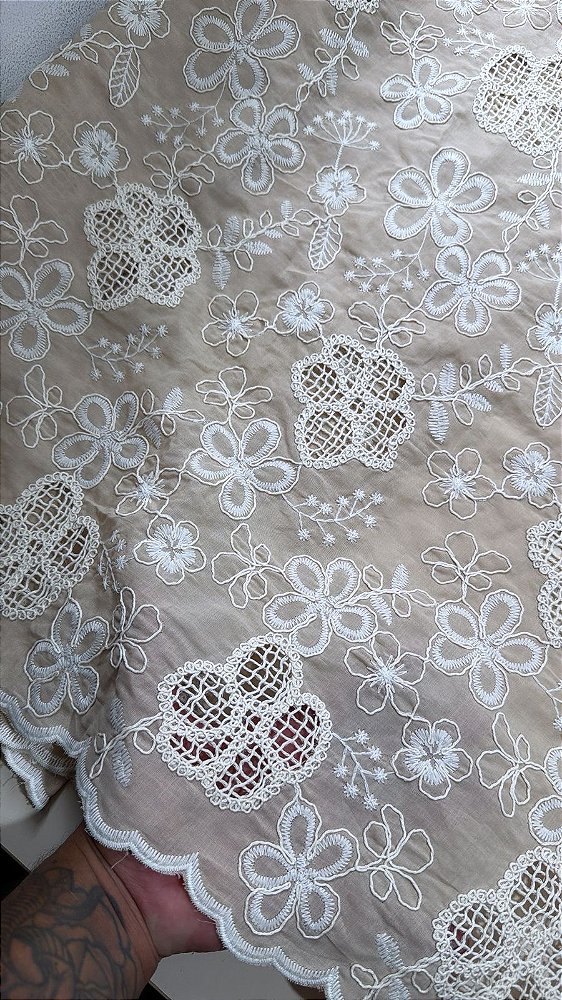 Rechilieu Marrom Claro Bordado