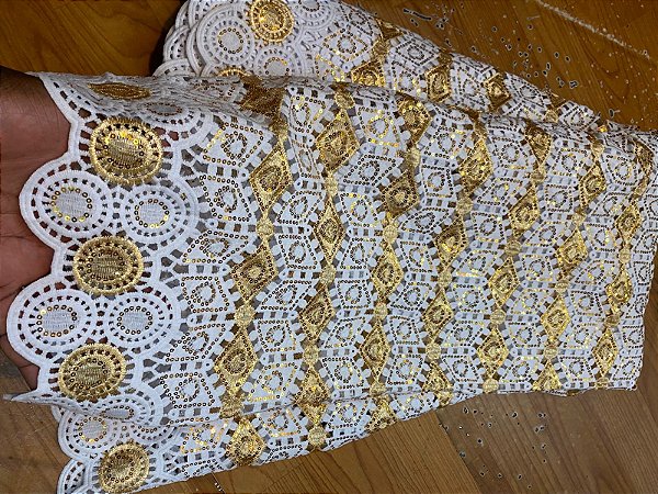 Africano Branco com Dourado Bordado Luxo
