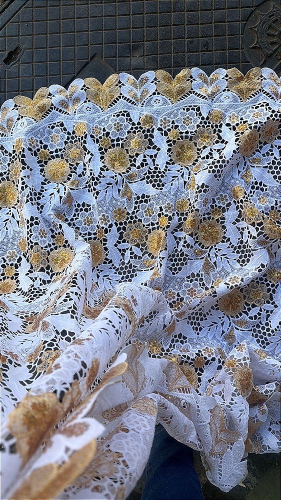 Africano Branco com Dourado Bordado Luxo