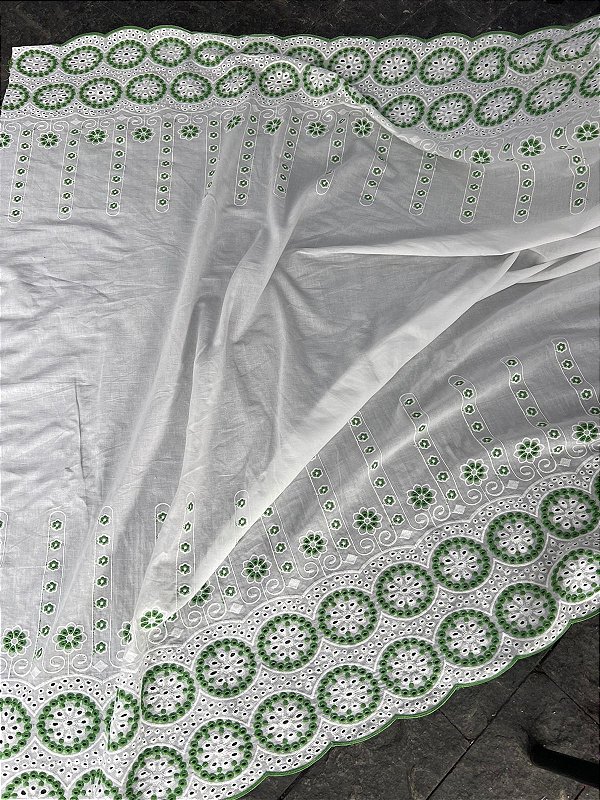 Lesse Branco com Verde Bordado