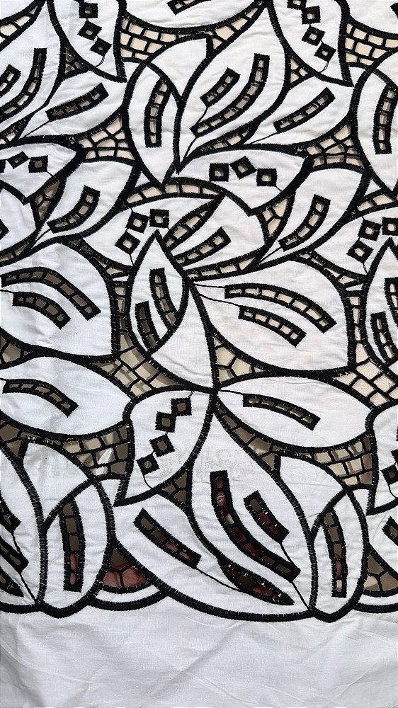 Rechilieu Branco com Preto Bordado