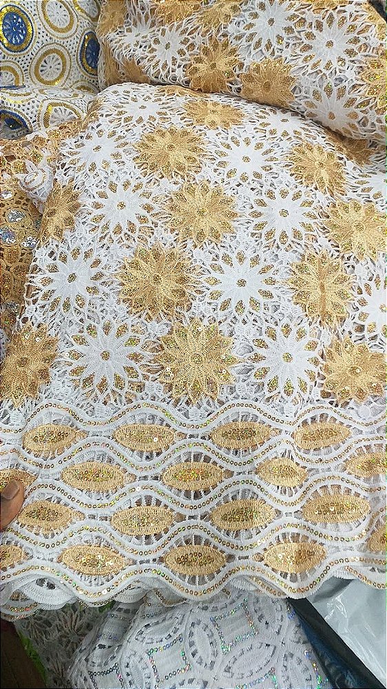Africano Branco com Dourado Bordado Luxo