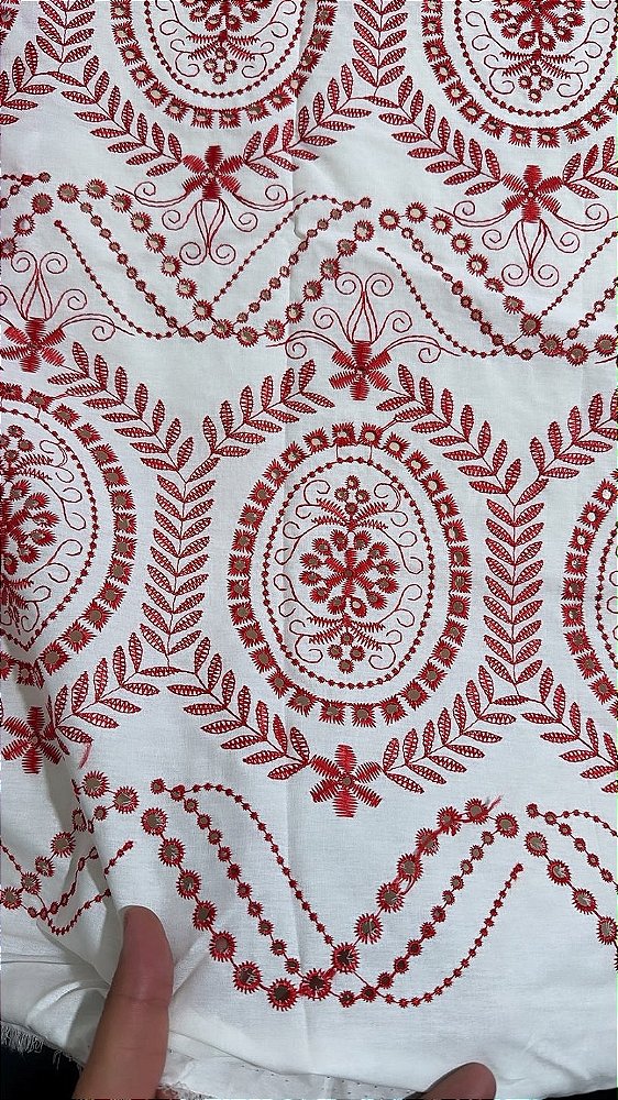 Lesse Branco com Vermelho Bordado