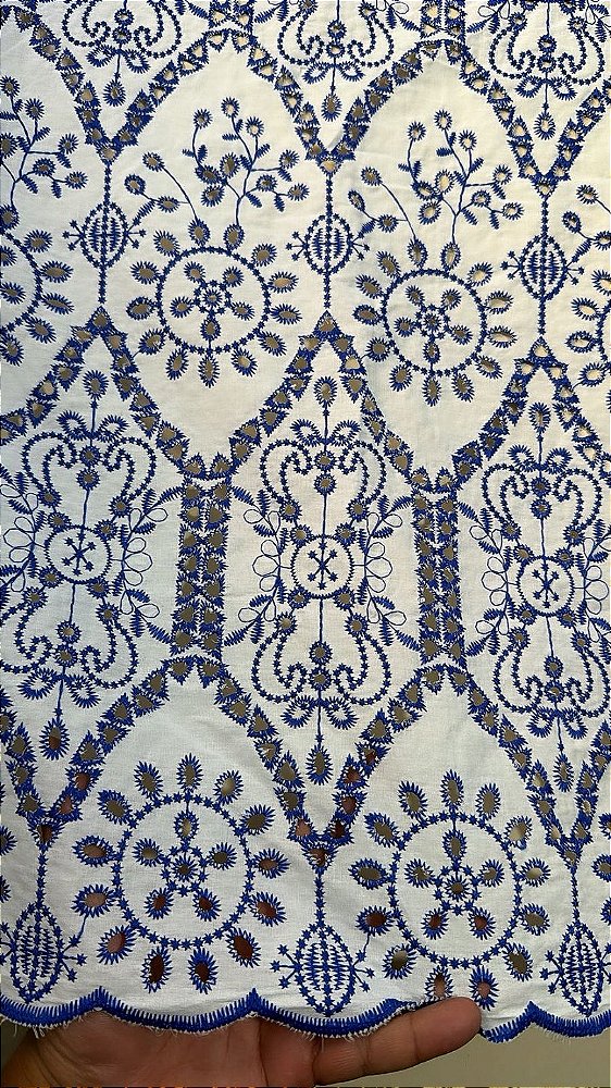 Lesse Branco com Azul Bordado