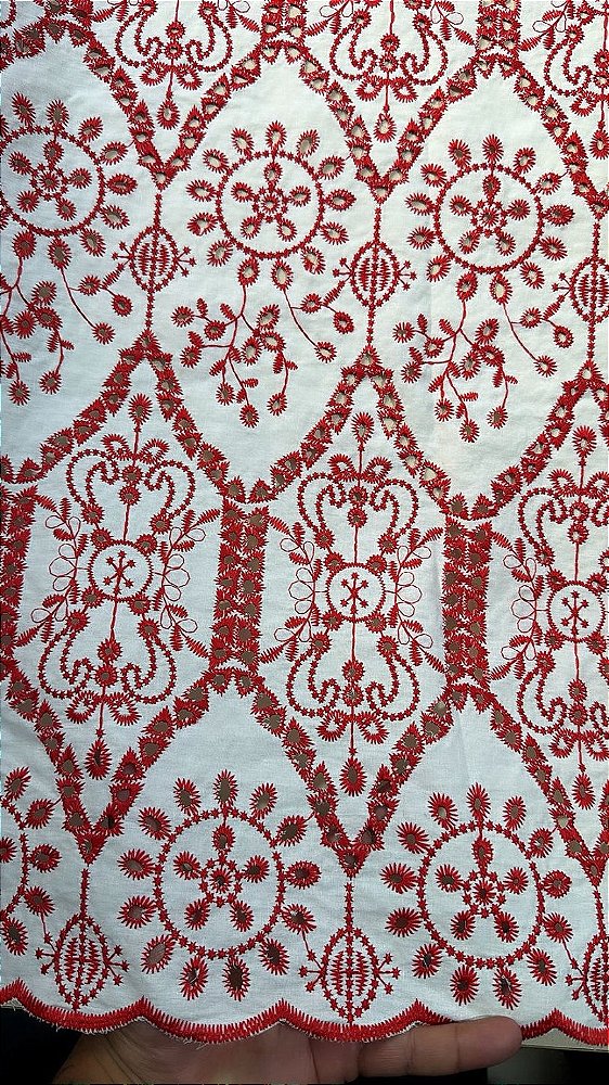 Lesse Branco com Vermelho Bordado