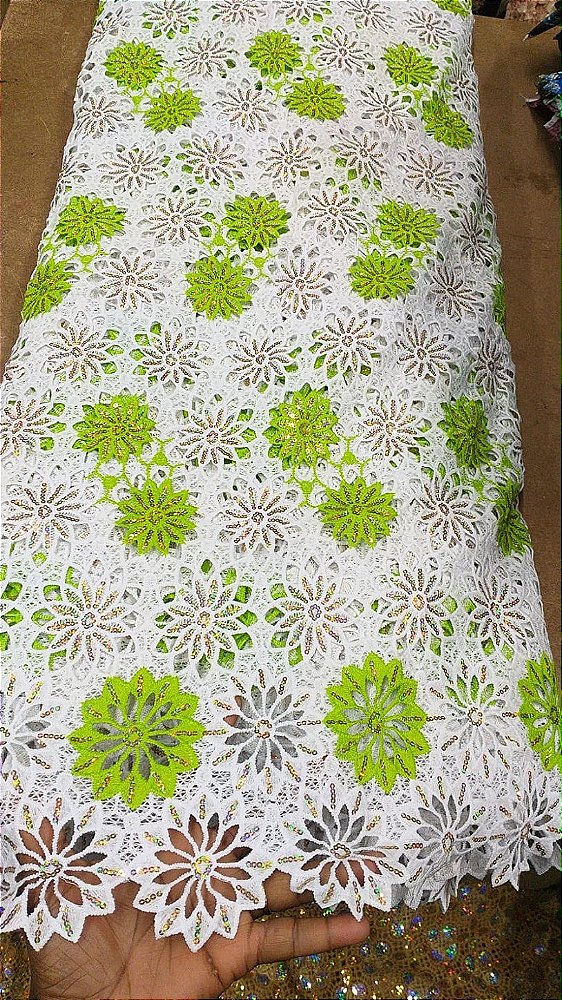 Africano Branco com Verde Bordado Luxo