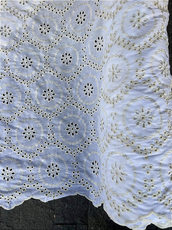 Lesse Branco com Creme Bordado