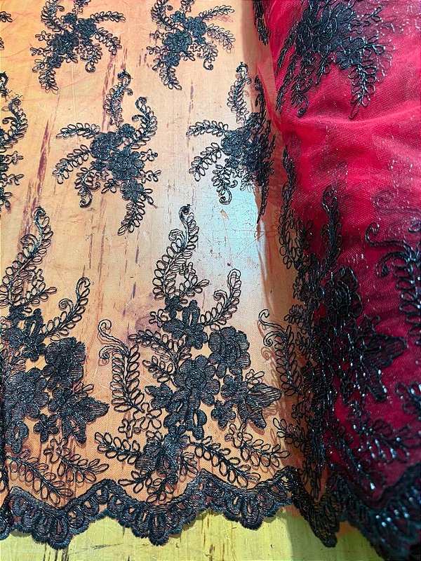 Tule Vermelho com Preto Bordado