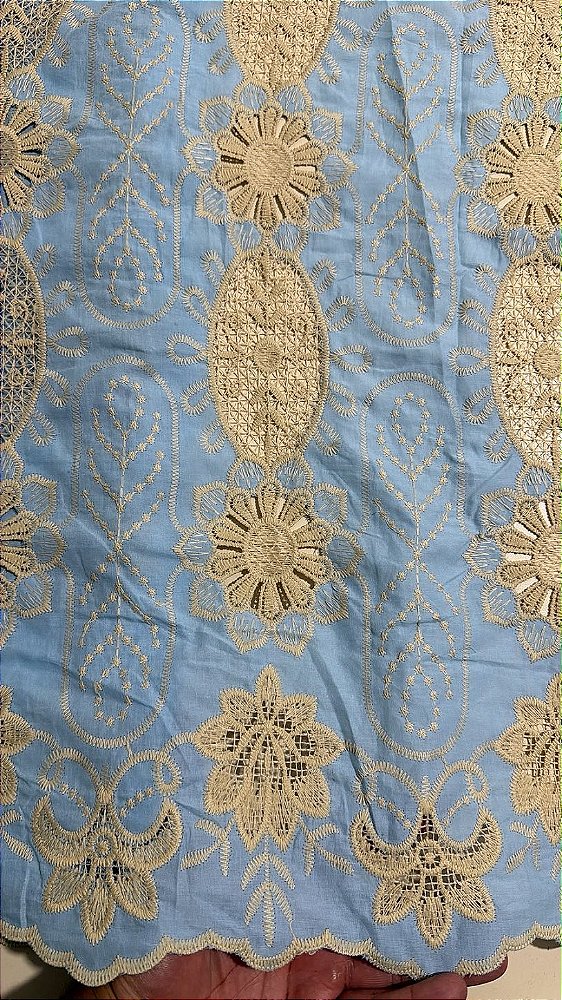 Rechilieu Azul com Creme Bordado