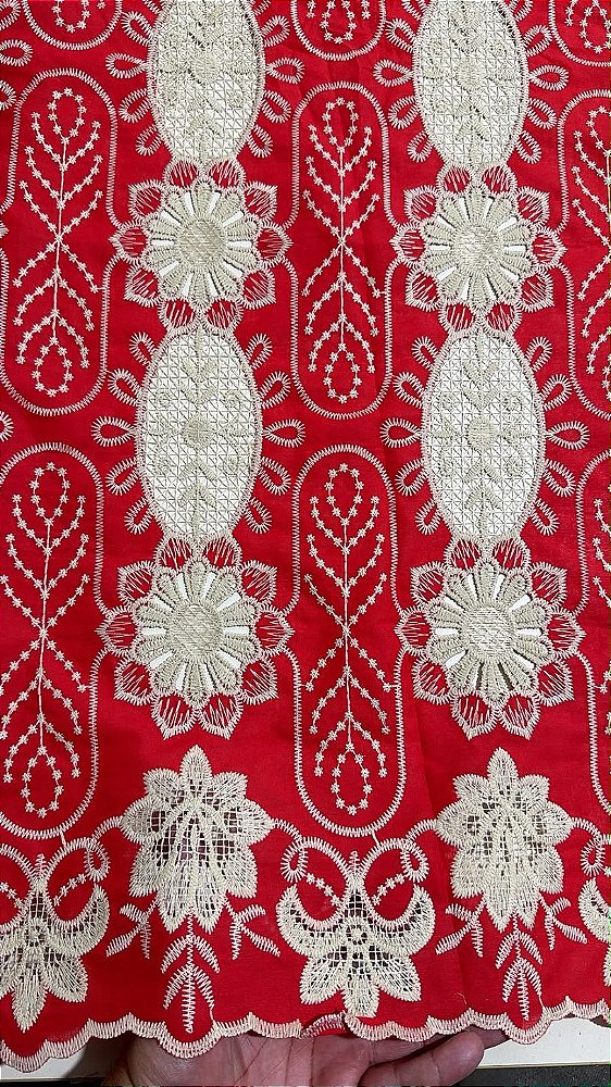 Rechilieu Vermelho com Creme Bordado