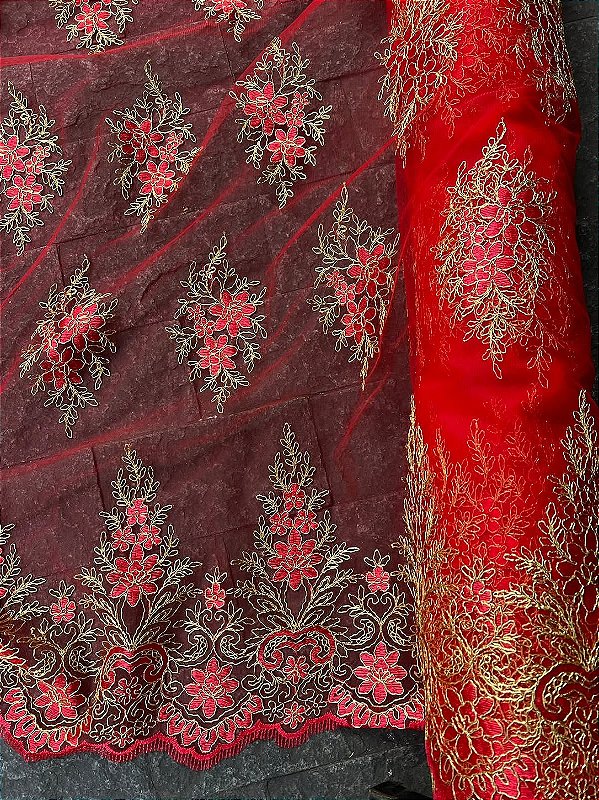 Tule Vermelho com Dourado Bordado