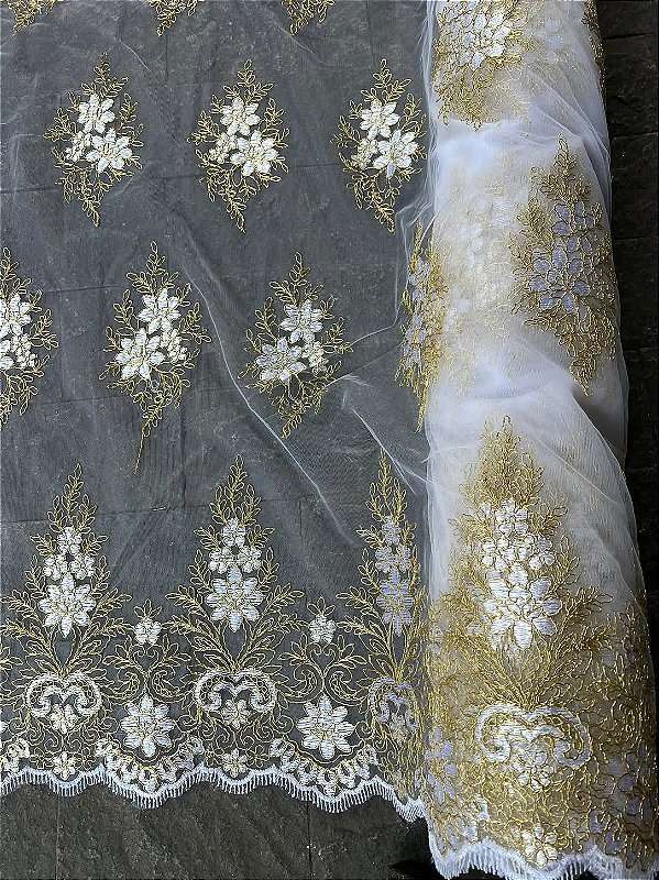 Tule Branco com Dourado Bordado