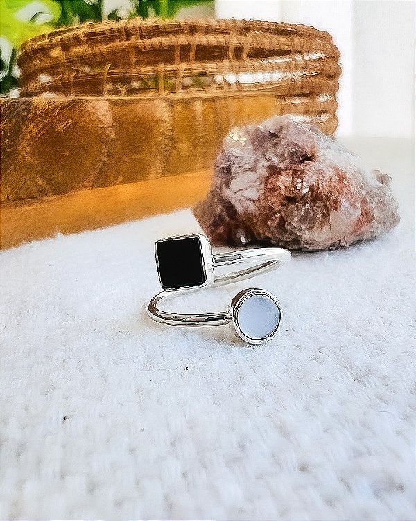 ANEL ÔNIX E MADREPÉROLA QUADRADO - Regulável