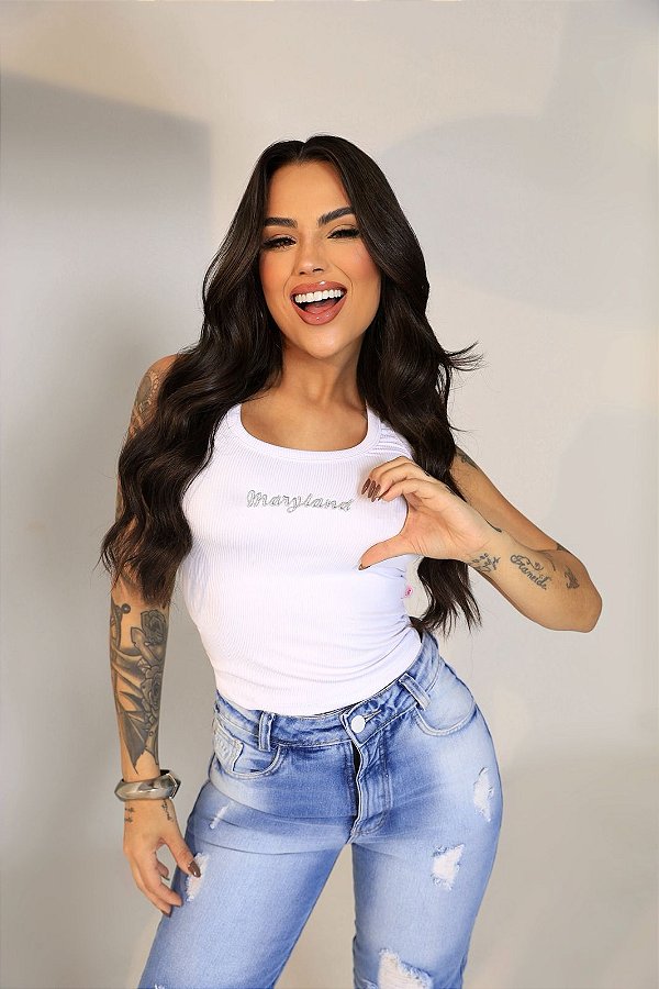 REGATA CANELADINHA BORDADO BRILHOSO