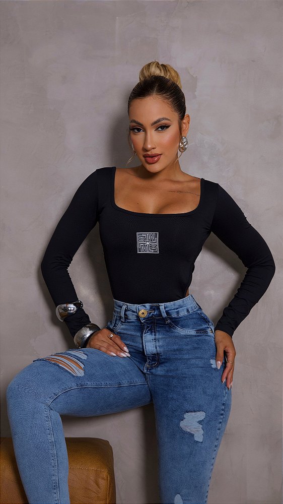 BODY MANGA LONGA COM DETALHE NAS COSTAS