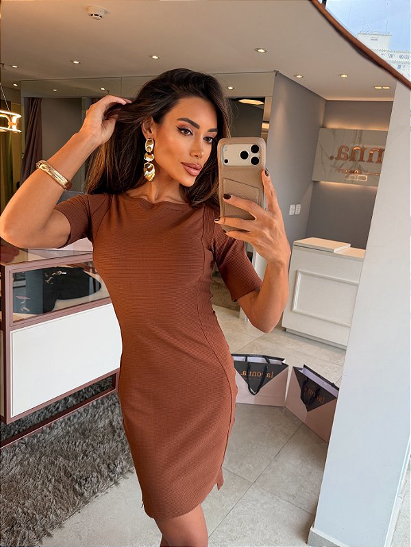 Vestido Curto Frente Recorte Chocolate Creamy