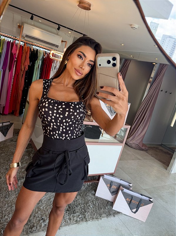 Shorts Saia Cargo Chloe Preto