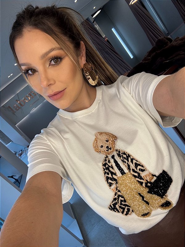 Camiseta Bordada Urso Bolsa