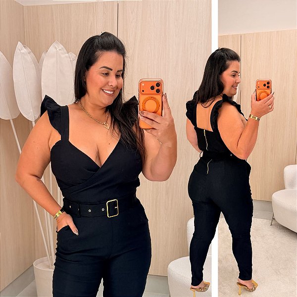 Macacão Vip Babado Taila Preto Plus Size