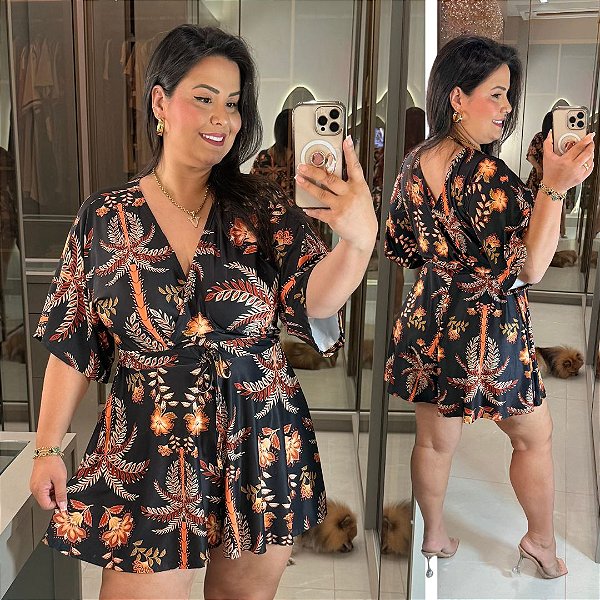 Macaquinho Nina Preto Floral Plus Size