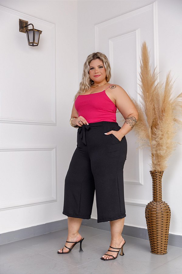 Calça Pantacourt Antônia Preta Plus Size