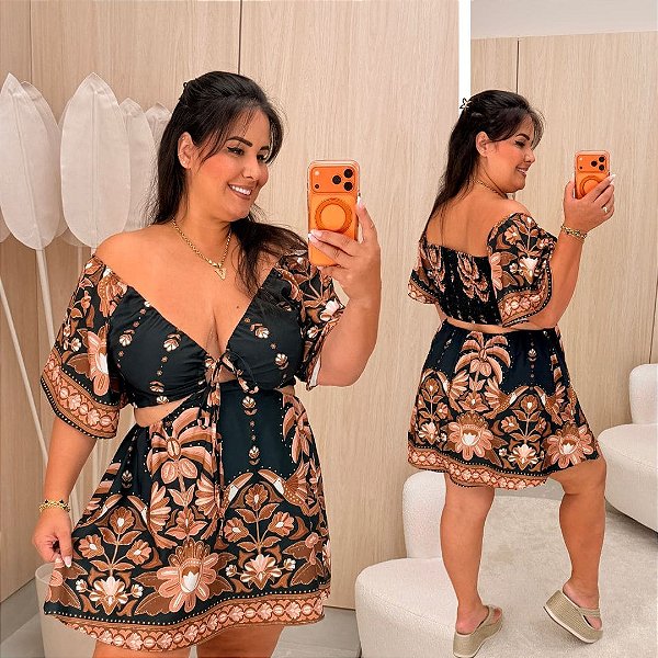 Macaquinho Carla Preto Estampado Plus Size