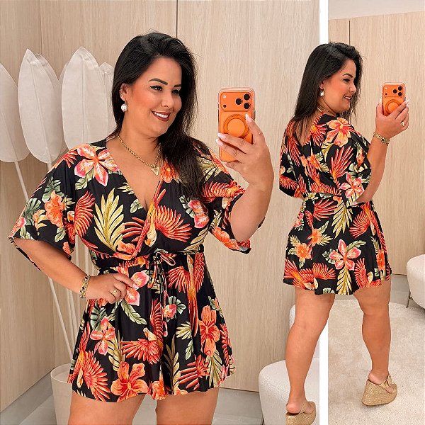 Macaquinho Nina Tropical Flores Preto Plus Size