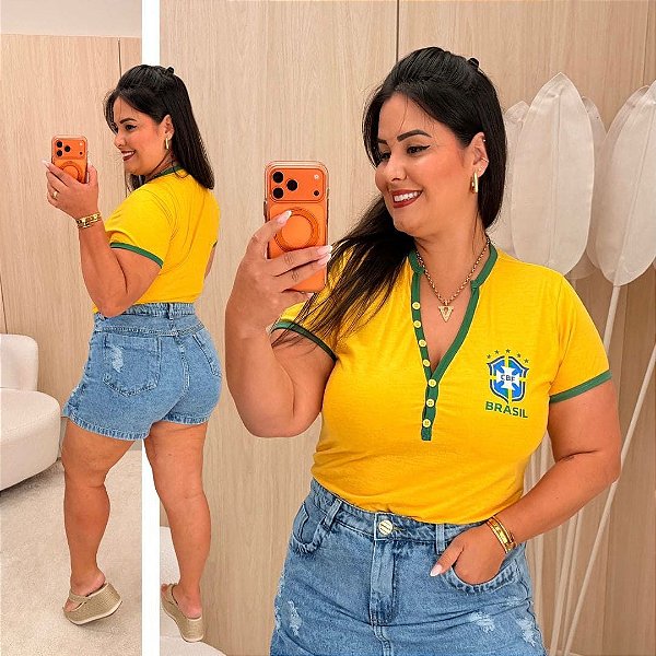T shirt Brasil Botão Amarelo Plus Size
