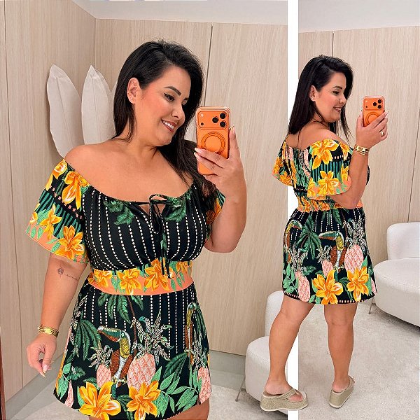 Macaquinho Andressa Preto e Amarelo Pontilhados Plus Size