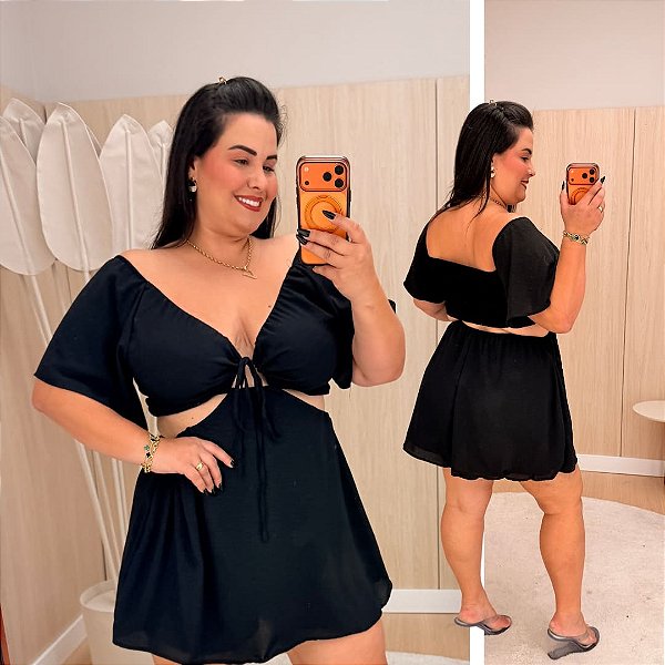 Macaquinho Carla Liso Preto Plus Size