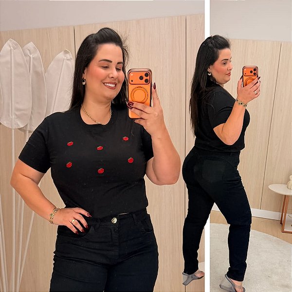 T shirt Bordada Preta Tomates Plus Size
