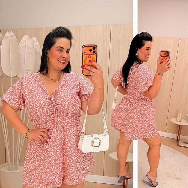 Macaquinho Mia Floral Rosa Plus Size