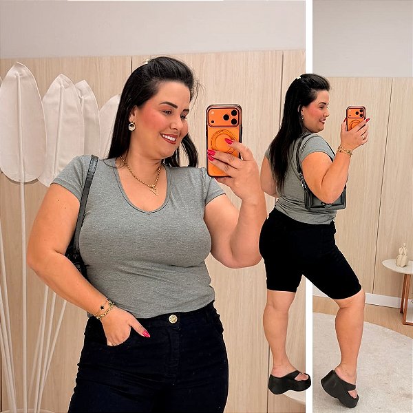 T shirt Básica Gola V Eloá Cinza Plus Size