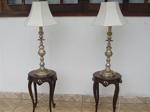 Abajour (PAR) Estilo Francês com banho de prata e cúpulas