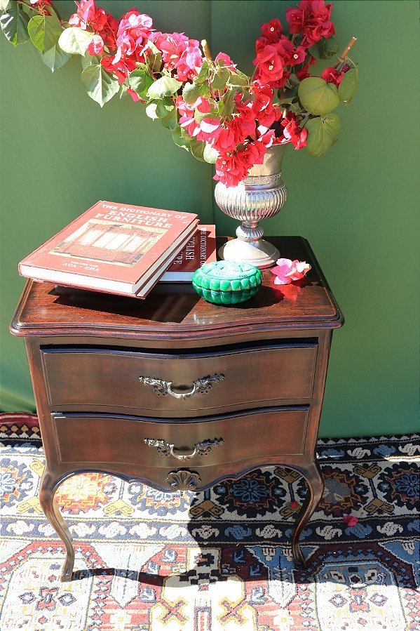 Mesa de Cabeceira ou Apoio Estilo Inglês duas gavetas